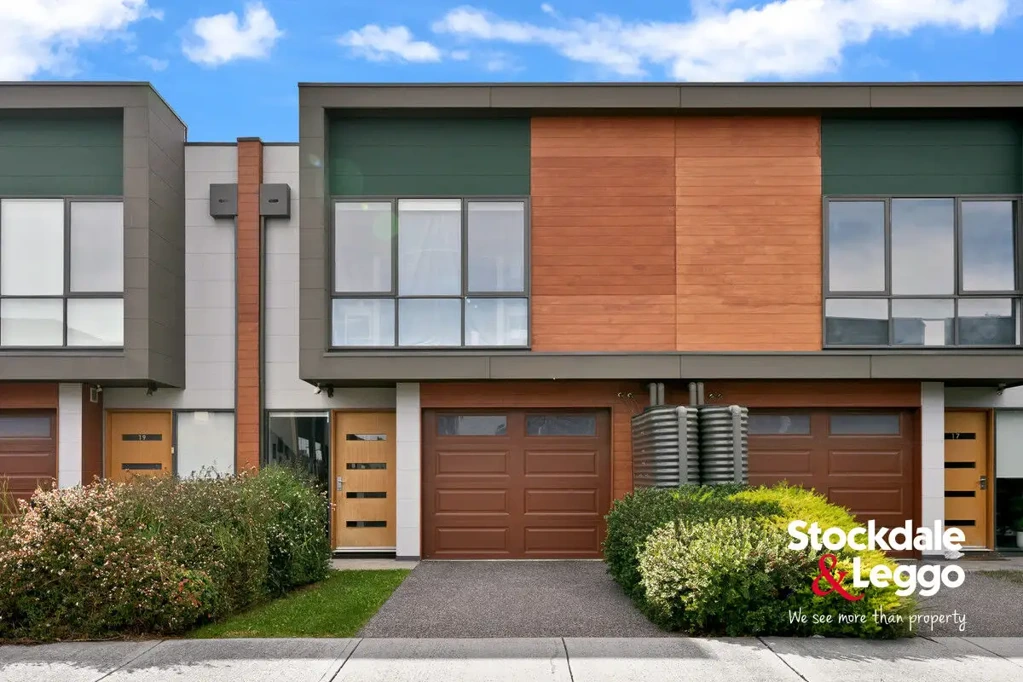 18 Stonewood Circuit, Hadfield, VIC 3046