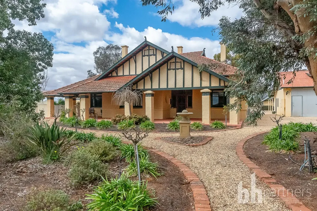 Loxton A Grand Old Dame Full of Grace, History & Possibility