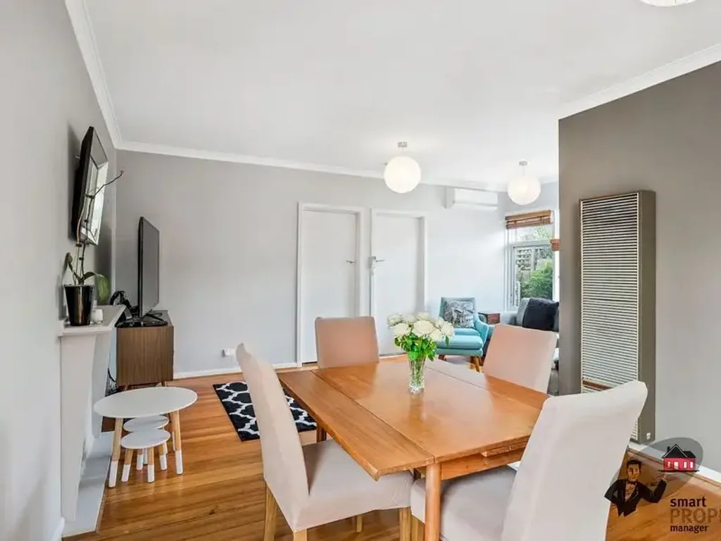 Appealing & Spacious Villa with Courtyard & Carport