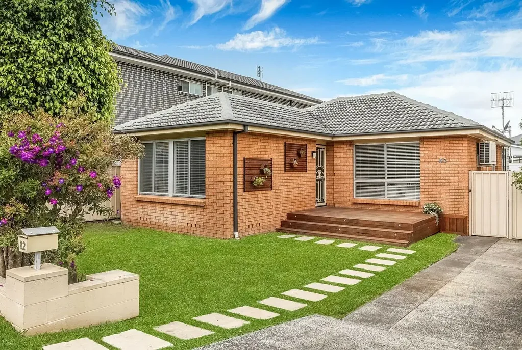 Stylish Coastal Retreat with Pool, Spa & Entertainer’s Pergola