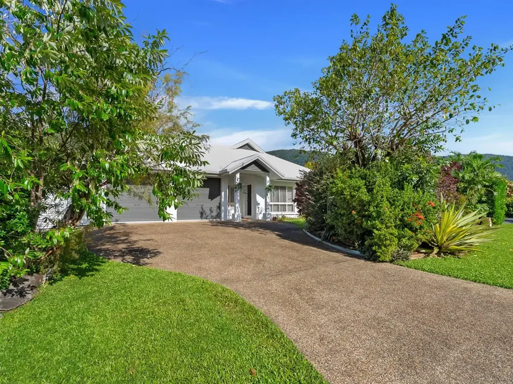 Clifton Beach 3ห้องนอน Stylish Coastal Living - Fully Renovated Home Just Minutes to Clifton Beach