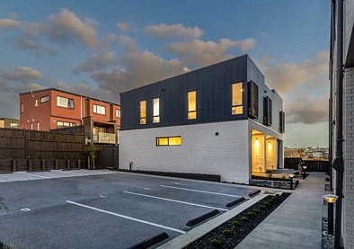 Terrace Home in the Heart of Flat Bush - Stylish, Low-Maintenance Living