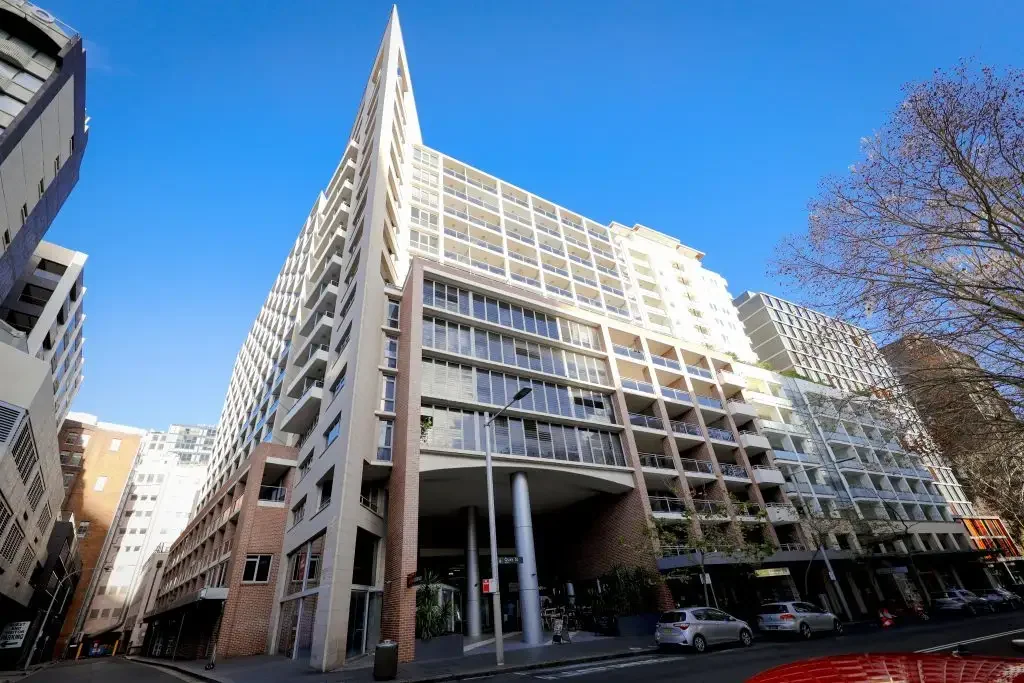 STUNNING 3 BEDROOM WITH AIR-CONDITIONING