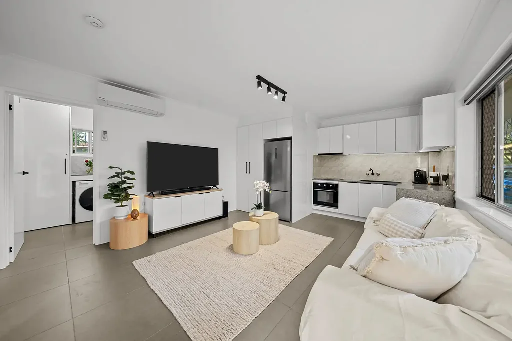 Surfers Paradise 2房  Owners circumstances changed | Renovated Ground-Floor | Boutique Block of 4