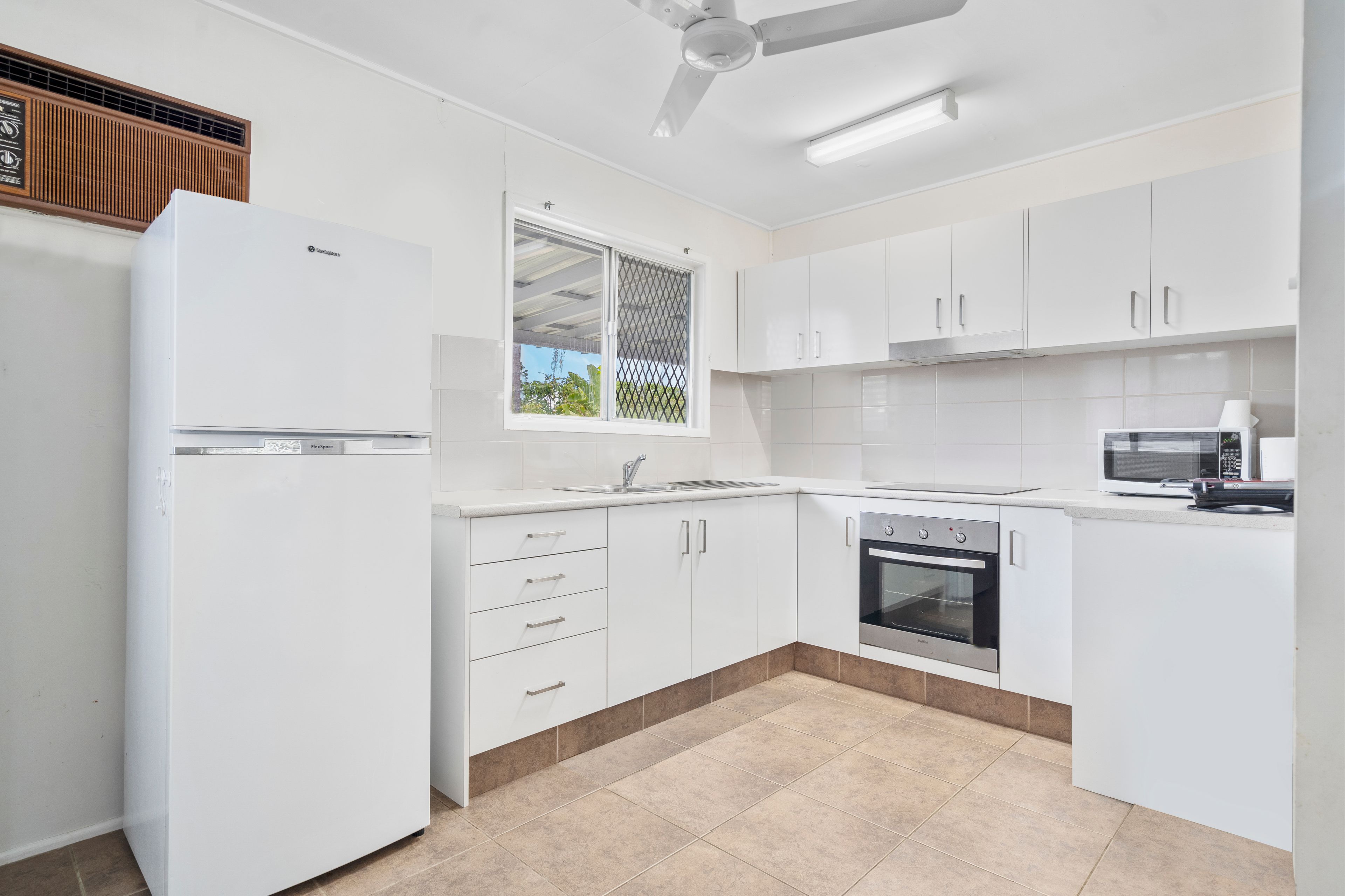 11 MARGARETTE ST, LOGAN CENTRAL QLD 4114, 0 habitaciones, 0 baños, House