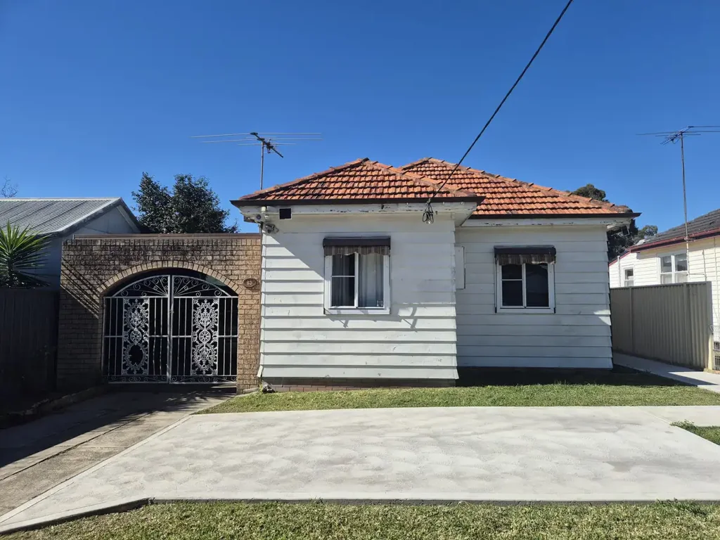 Neat and tidy 2 Bedroom Home -  Low Maintenance!!!