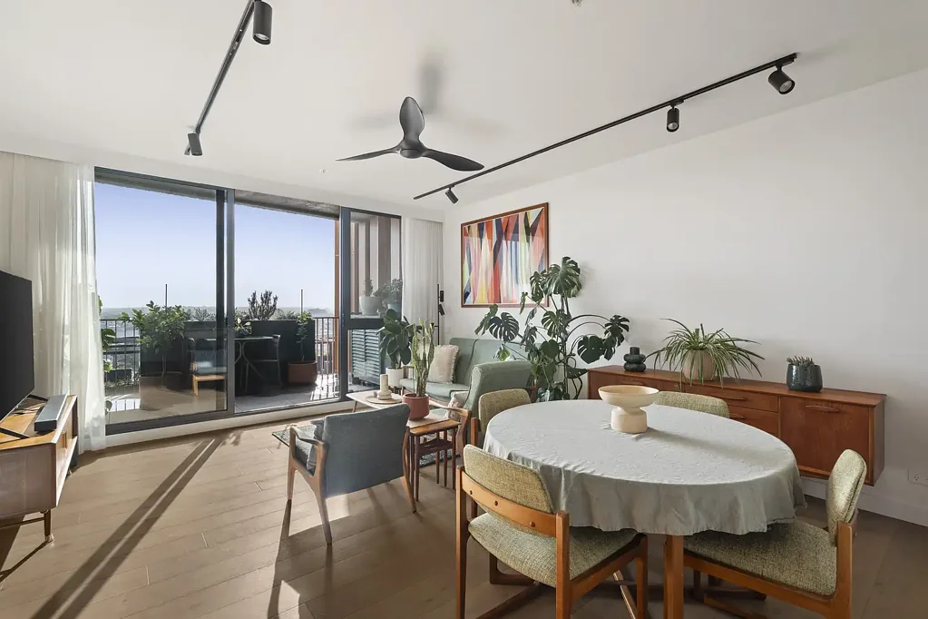 Brunswick East 2房  Top Floor, North-facing, Park View Perfection!
