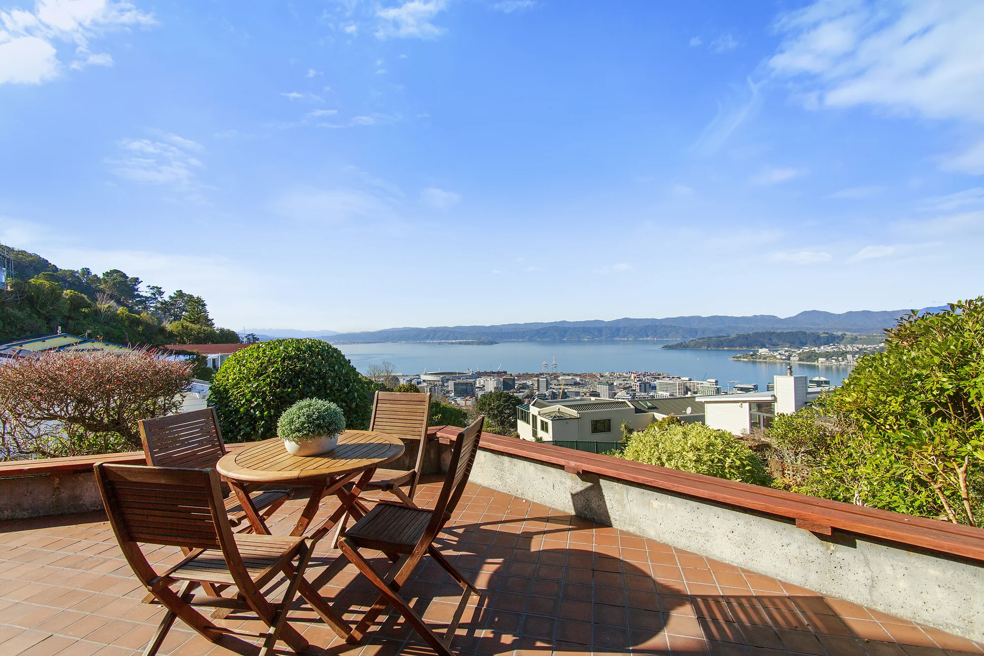 Northland 3房 Spectacular Views! Location! Home plus Income?