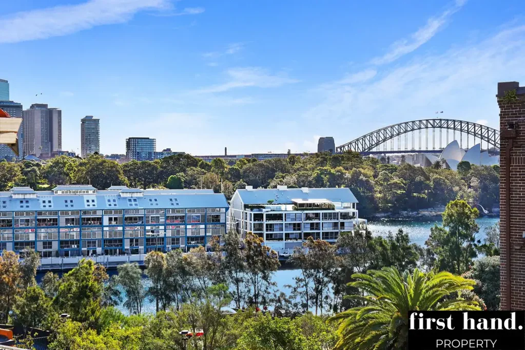 Harbour Views in Character Cul-de-Sac