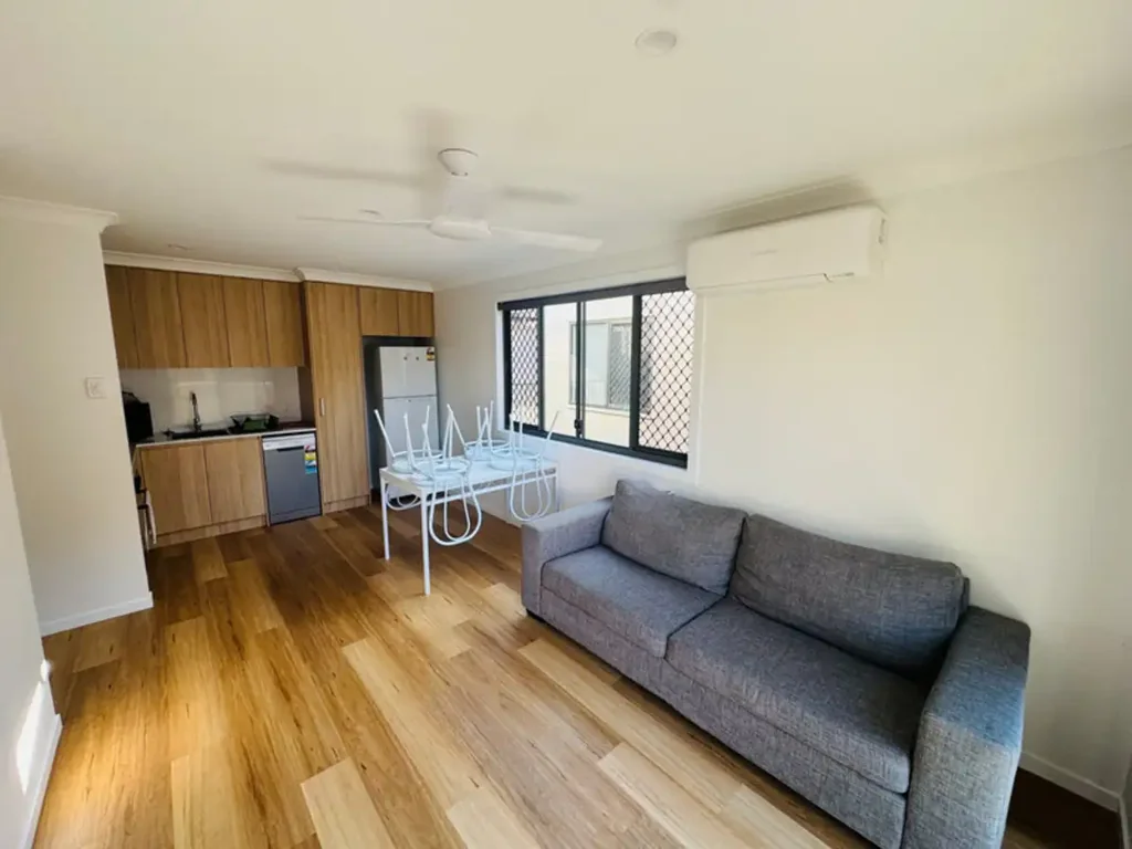 STYLISH, FURNISHED UNIT – COMFORT MEETS CONVENIENCE