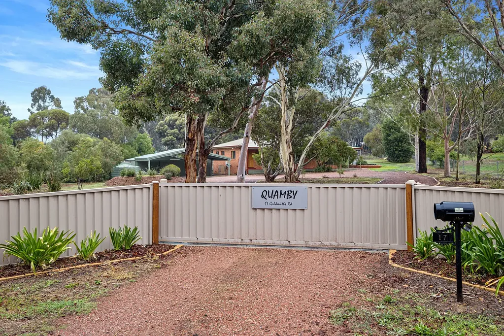 Eaglehawk 3ਬੈੱਡਰੂਮ QUALITY BRICK HOME, 1 ACRE PLUS GREAT SHEDS
