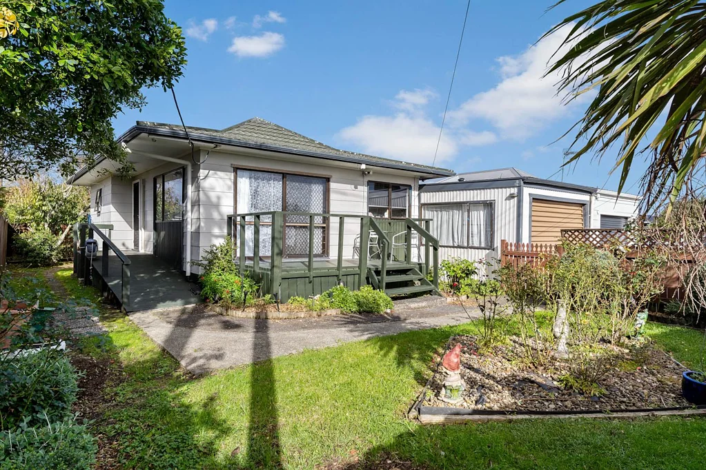 1/128 Bruce McLaren Road, Henderson, Waitakere City, Auckland