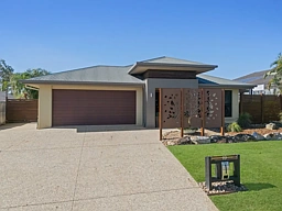 19 Trinity Crescent, Augustine Heights