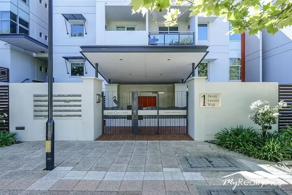 Luxurious Three Bedroom Apartment