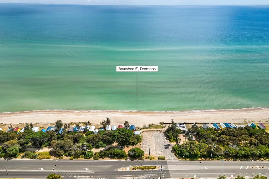 Dromana 1房  Updated, superb views and handy location