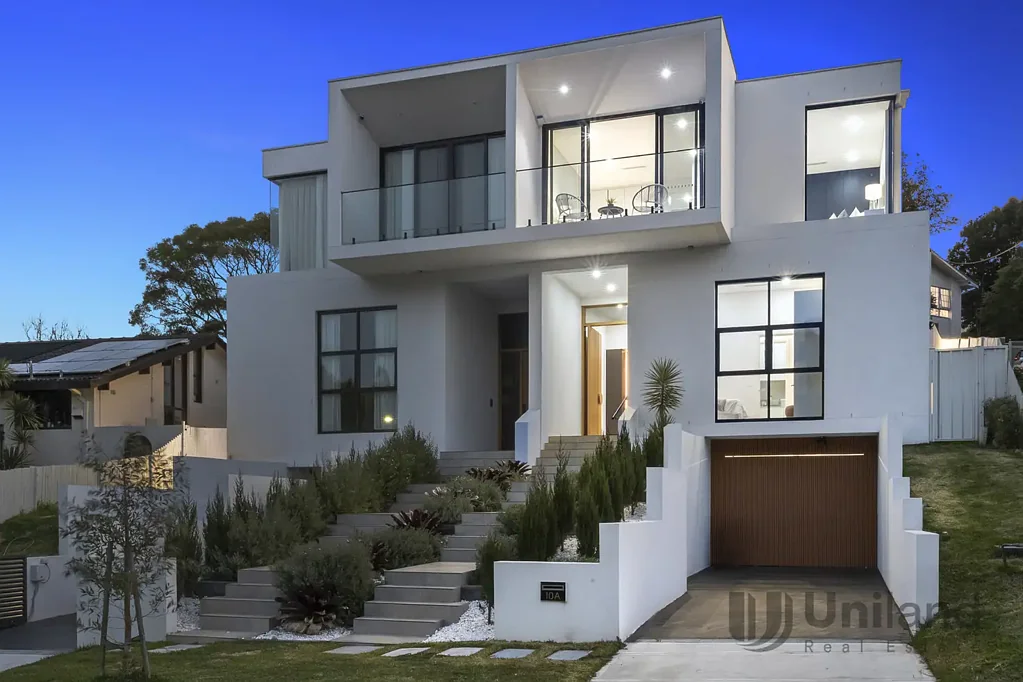 North Ryde 5房 全新建筑设计双拼别墅，坐拥全景区域景观 Brand New Architectural Duplex with Panoramic District View