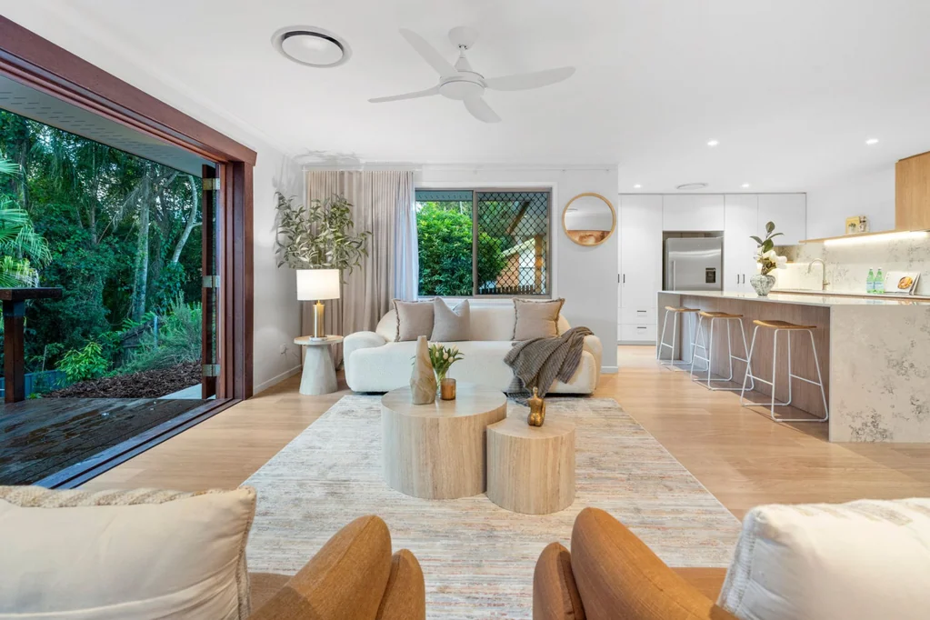 Springwood 5房  按合同在拍卖  Under Contract @ Auction