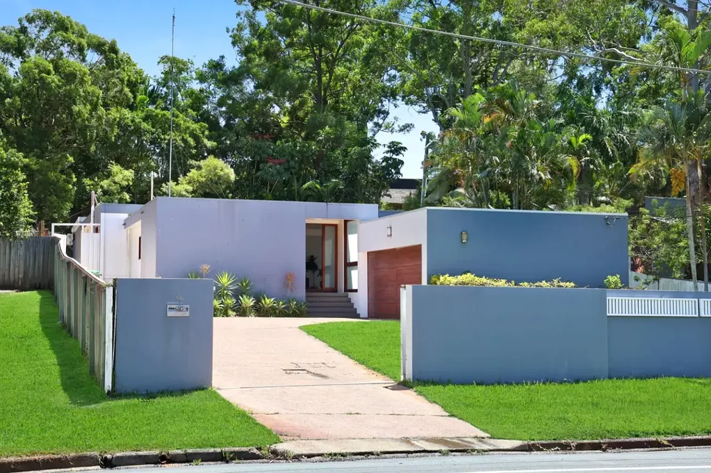 Spacious Family Home with Pool in Central Ashmore