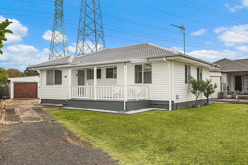 Koonawarra 3房  RENOVATED LIVING NEAR THE LAKE