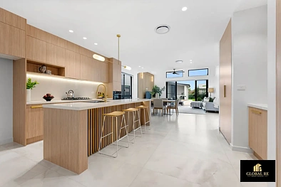 379A Cabramatta Road, Cabramatta, NSW 2166, 5房, 3浴, House