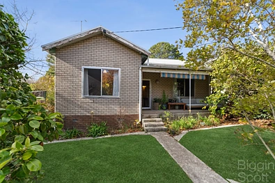 Daylesford 3chambre Classic Charm on a Large Allotment with Endless Potential