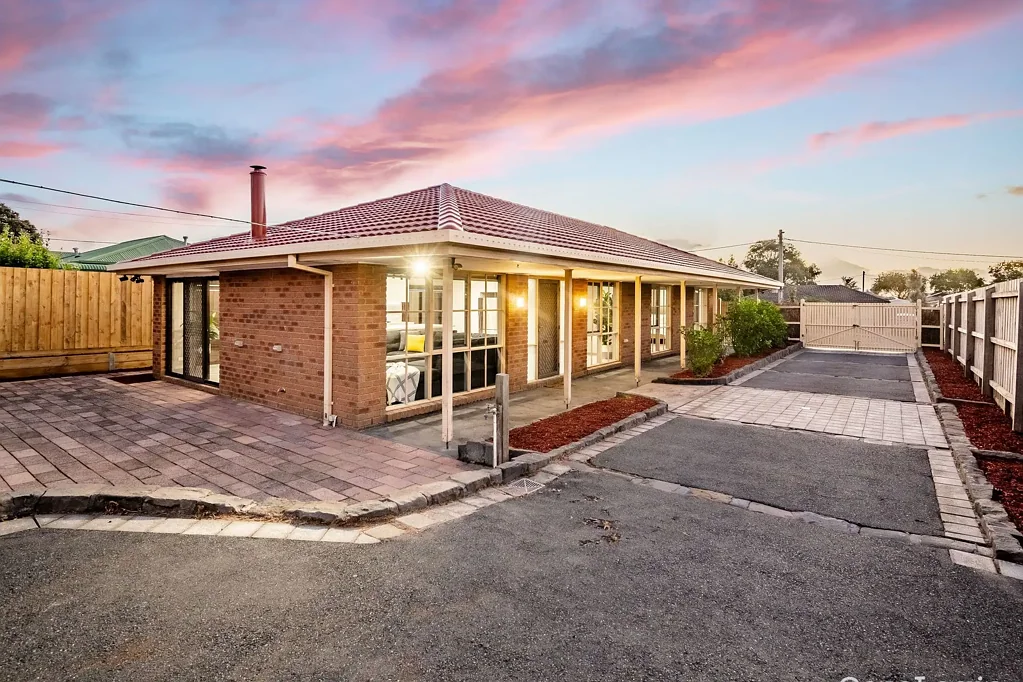 4 Maureen Close, Cranbourne West, VIC 3977