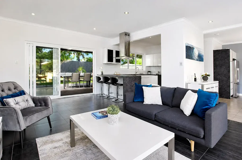 Spacious Family Living in a Premium Coastal Location **6 Month Lease **