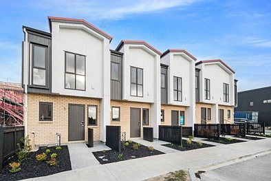 Flat Bush 3 Bedroom Sun-drenched, Freehold AND In Zone