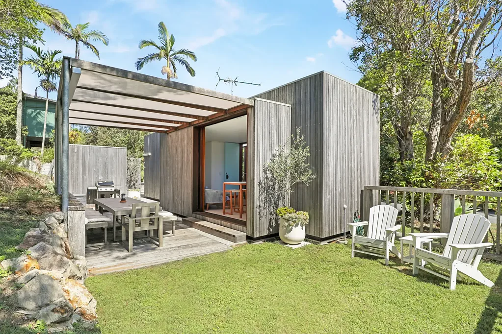Point Lookout 1 Slaapkamer Modern Container Home on a Corner Block