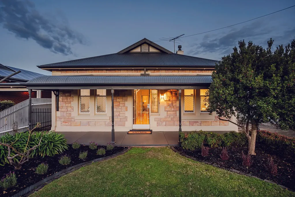 Brooklyn Park 4Moenga Stone-Fronted Villa Charm With Family Flexibility At Every Turn