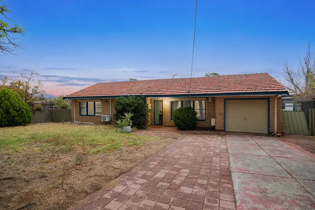 29 Banksia Road, Camillo, WA 6111