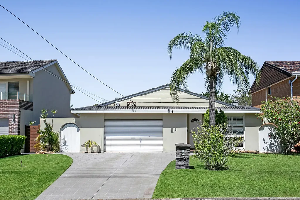 Sylvania Waters 4ਬੈੱਡਰੂਮ Appealing family retreat nestled in Sylvania Waters