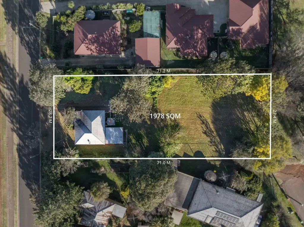 Harristown 3房 中心位置优越 1978m²平地宽28.7m临街 靠近学校公园交通 增长潜力巨大 易开发开发商首选 Opportunity Knocks... Location, Land, Huge Potential