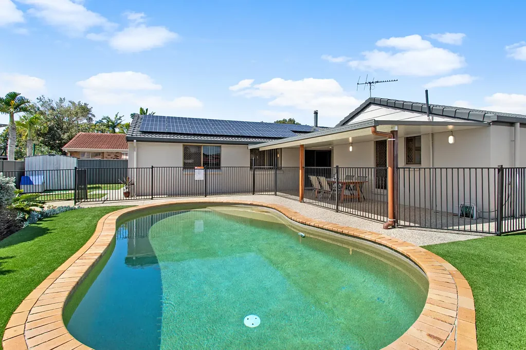 Deception Bay 4બેડરૂમ Space to Grow, a Pool to Love and 602m2 to Call Your Own