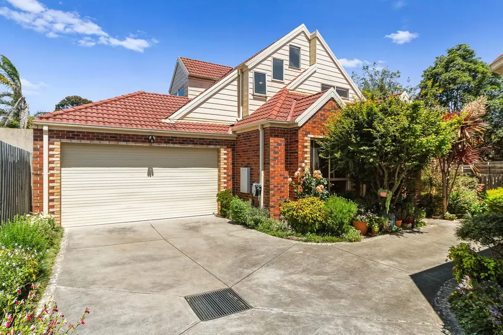 Langwarrin 3Kwarto Charming Storybook Home in a Serene, Garden-Filled Setting with No Body Corp!
