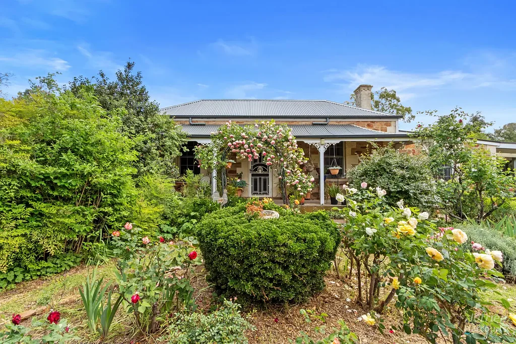 Riverton 3房  "Peppertree Cottage"  Set on 4.2 Acres (approx)