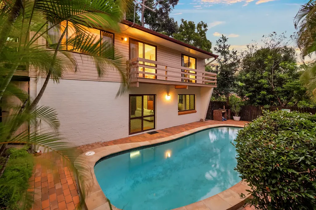 11 Neptune Street, Chapel Hill, QLD 4069