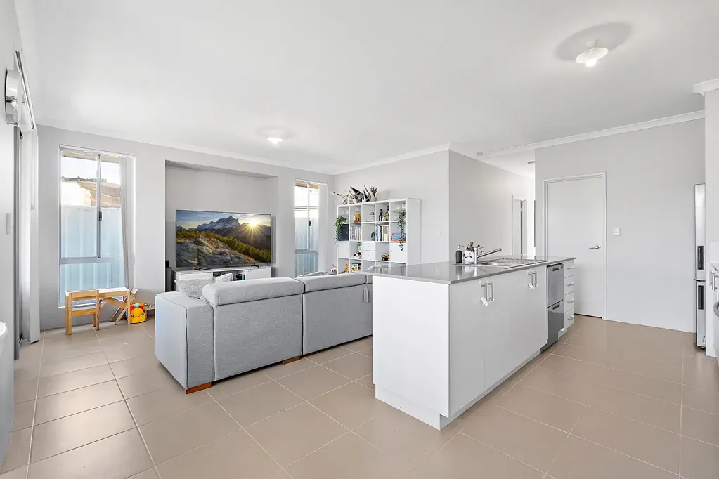 Coolbellup 3房  The Perfect Blend of Space, Style & Convenience