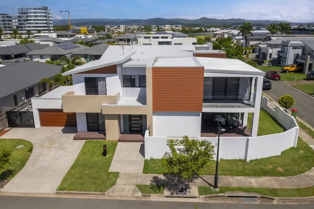 Four Bedroom Modern New Home - Hope Island
