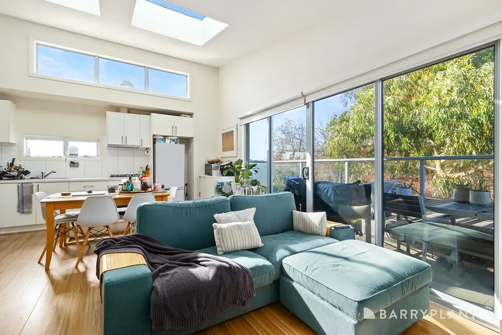Boronia 2Kwarto * Sale by Set Date on Tuesday 24th June at 6pm (unless sold prior) *
