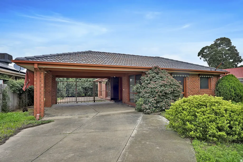 THREE BEDROOM TWO BATHROOM FAMILY HOME