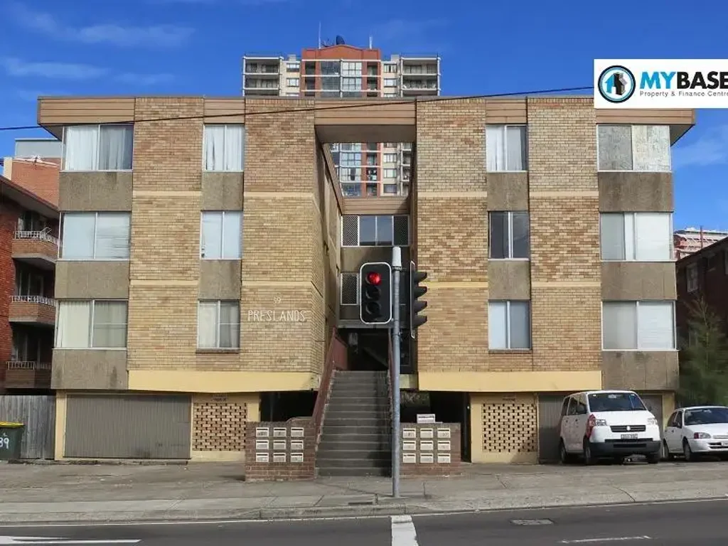 ULTRA CONVENIENT UNIT. HURSTVILLE CBD.