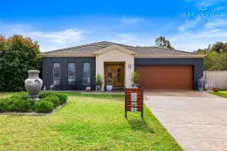 7 BREASLEY CRES, Boorooma