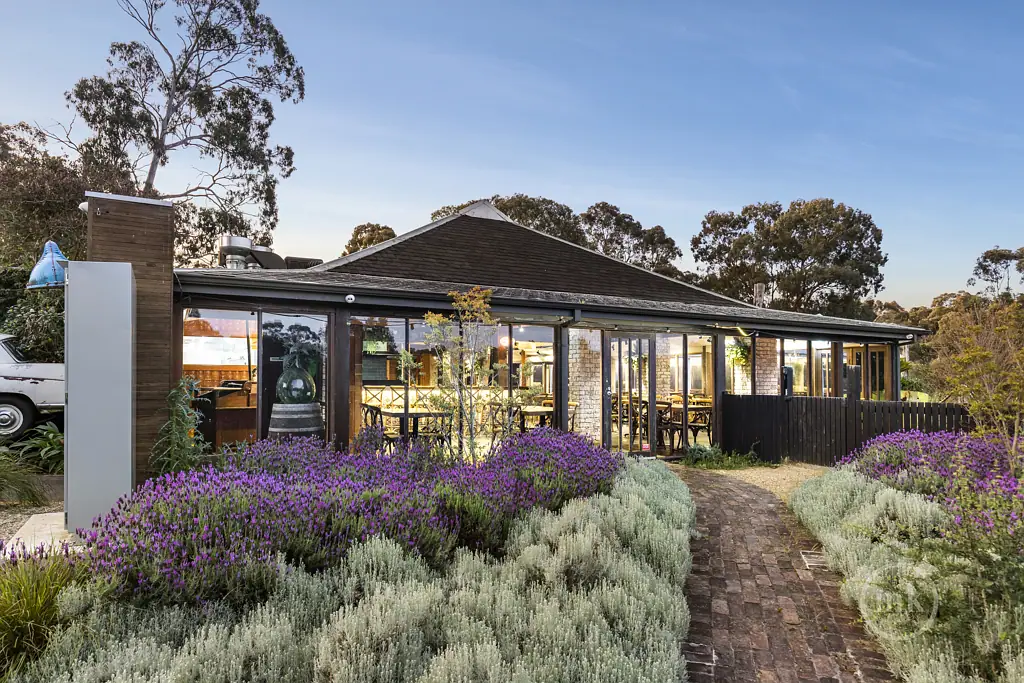 Lower Plenty 1chambre SIGNIFICANT FREEHOLD OPPORTUNITY