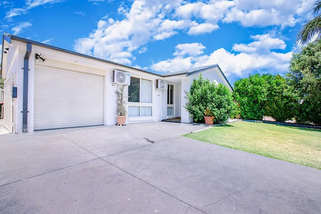 Plumpton 5房 NDIS物业专家Azeem Sarwar推出黄金NDIS投资机会。坚固型Granny Flat+SIL无障碍住宅。高标准设计，出租给NDIS提供者。宽敞3卧室SIL无障碍住宅，无障碍功能。SDA坚固认证Granny Flat，2卧室，高抗冲击性。高质量装修，低维护园林景观。交钥匙投资，长期租约，社会影响力。 SIL  Accessible Home & SDA Approved Robust Grannyflat in heart of Plumpton NSW