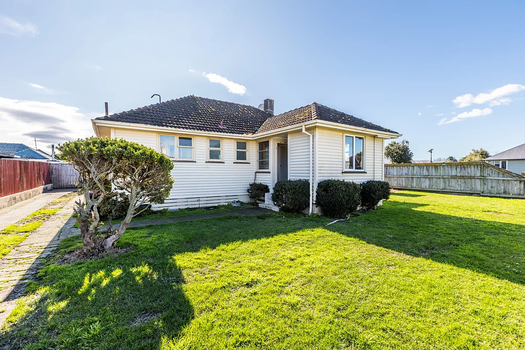 Mayfair 4침실 Solid Home, Smart Opportunity