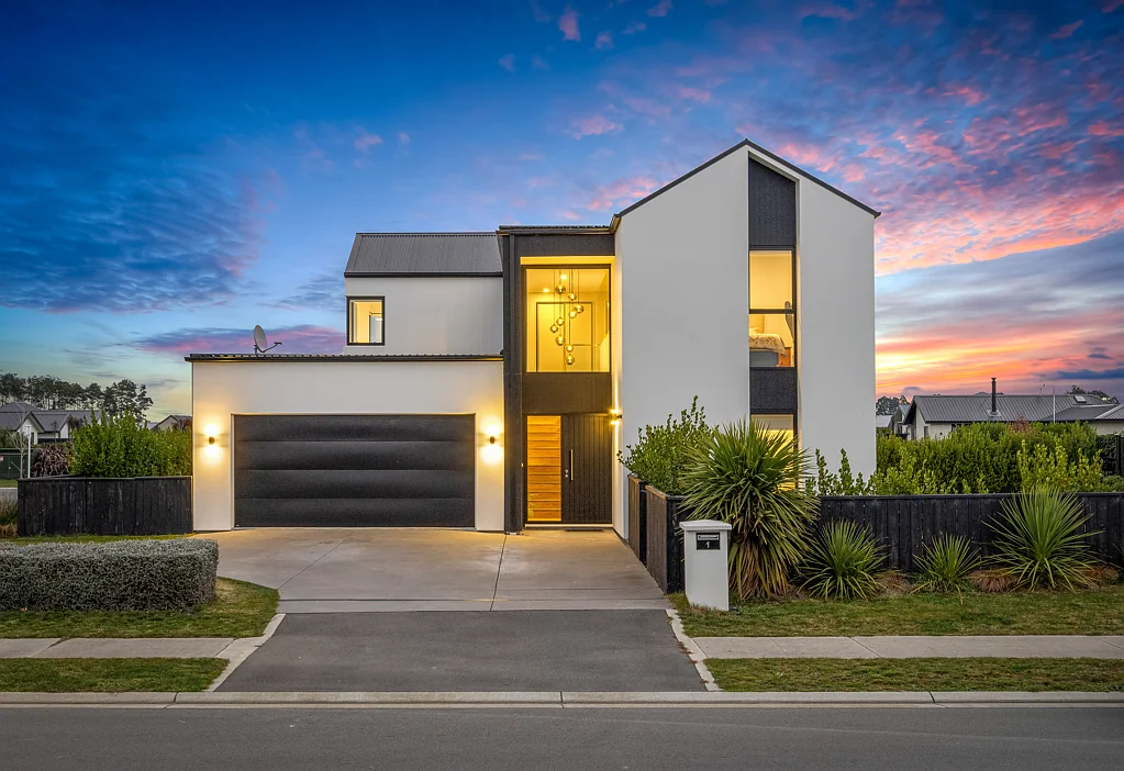 Rolleston 4 Bedroom Elegant & Elevated - Vendors on The Move