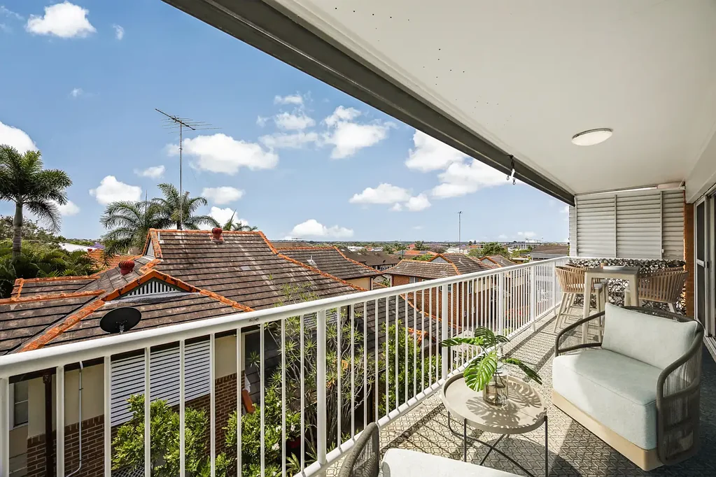 Clayfield 2ਬੈੱਡਰੂਮ Generous Proportions in a Connected Clayfield Location