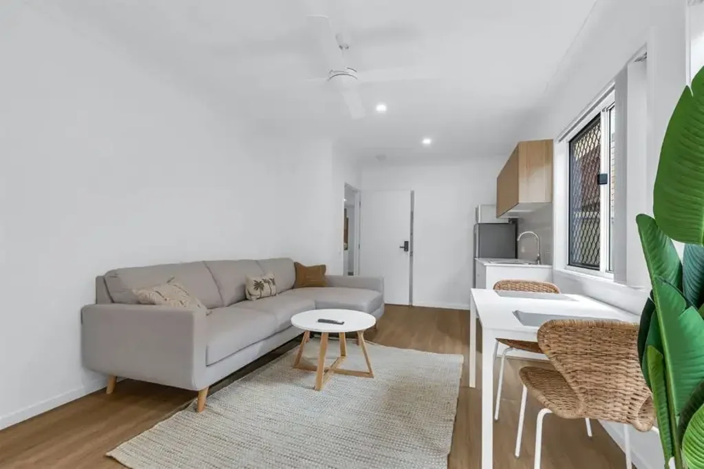 ULTRA MODERN, FURNISHED FERNY GROVE GROUND FLOOR STUDIO UNIT