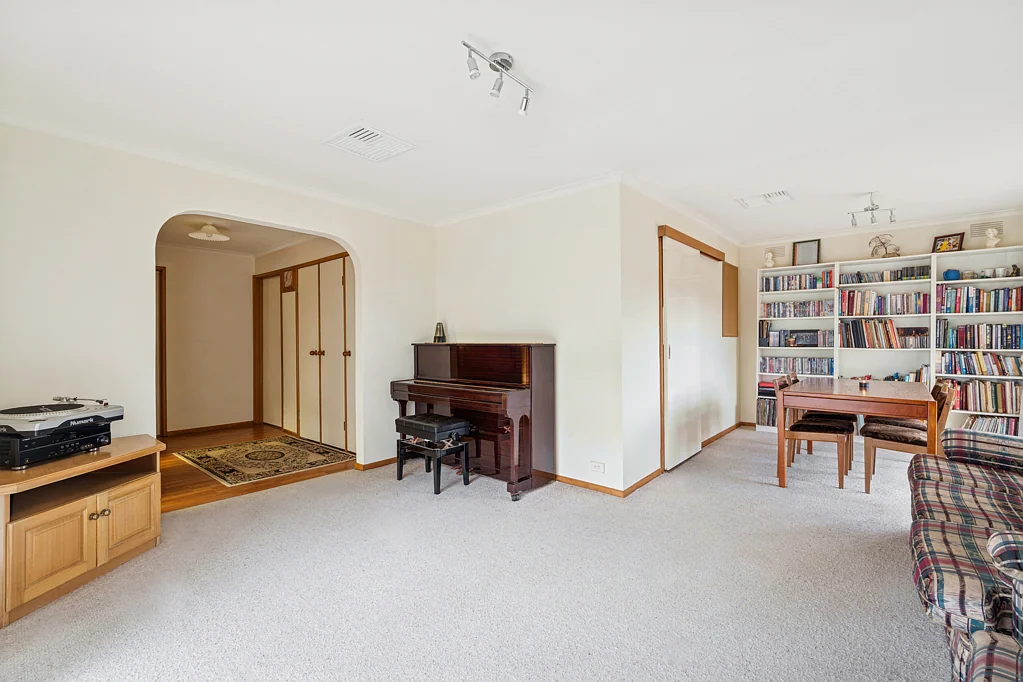 Keilor Downs 3Phòng ngủ Comfortable Family Living with Flexibility and Convenience